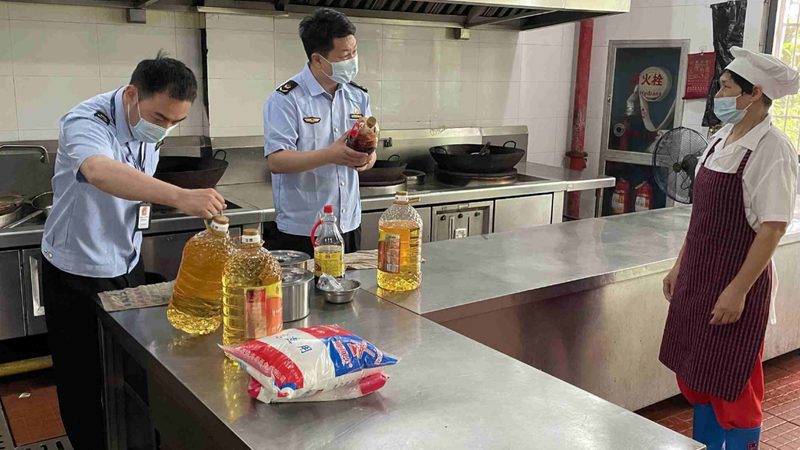 云南鲜花饼饼干：酥性与韧性的奥秘**